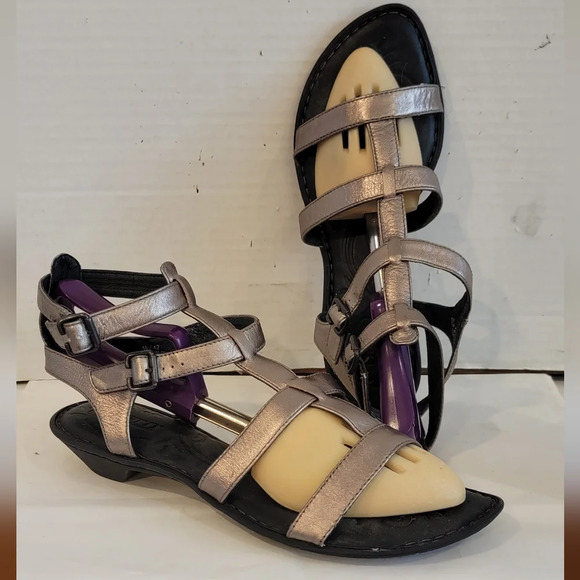 Born Shoes - BORN GOLD LEATHER STRAPPY‎ SANDALS (sz 10)